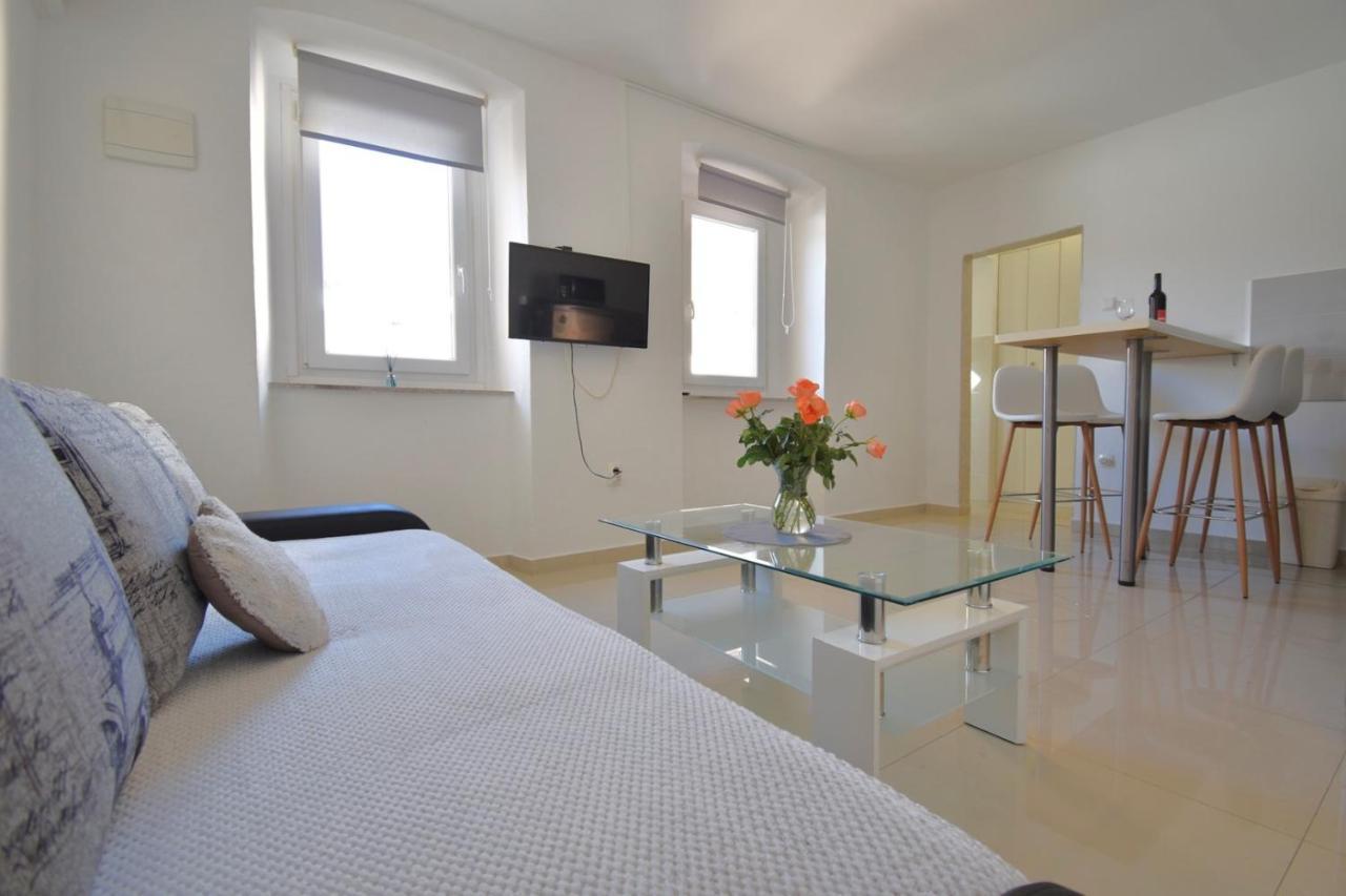 City Centre Apartment With Terrace 2 Pula Buitenkant foto