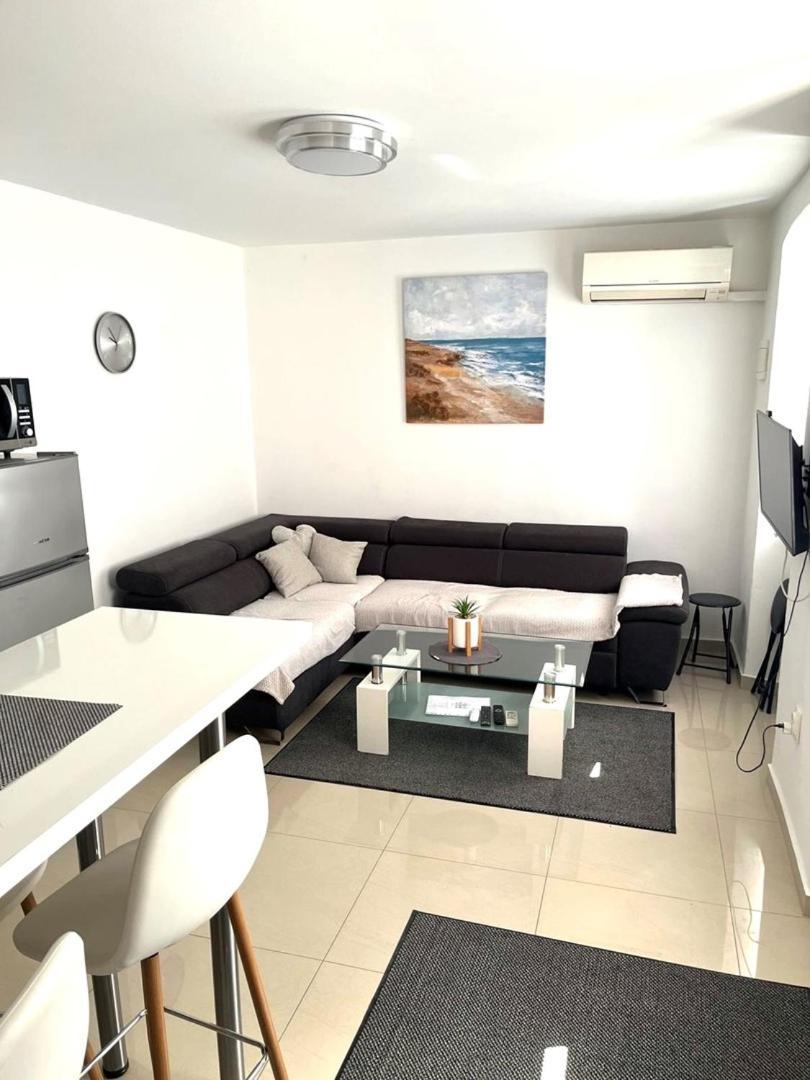 City Centre Apartment With Terrace 2 Pula Buitenkant foto